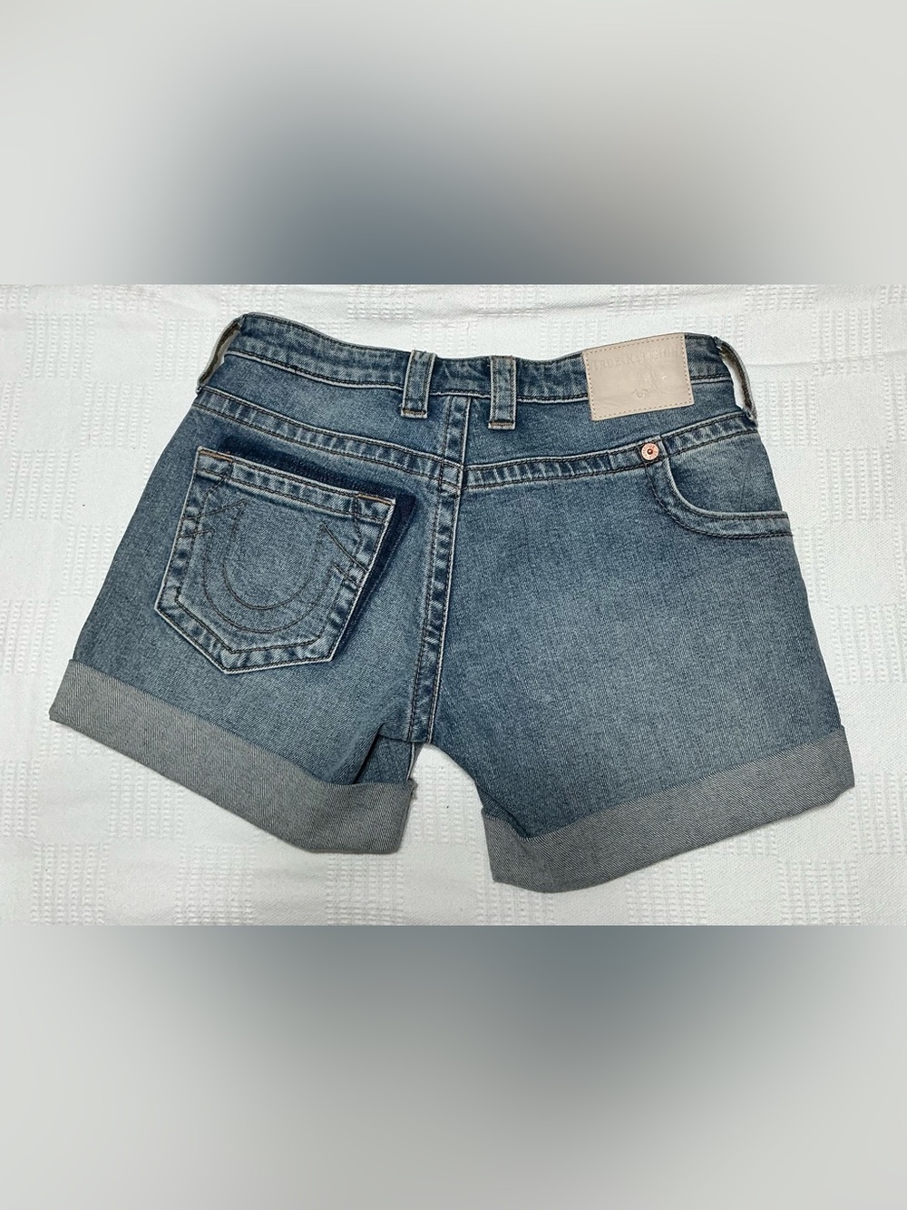True Religion Jayde Mid Rise Classic Denim Shorts Cuffed Blue 26 - Picture 2 of 13